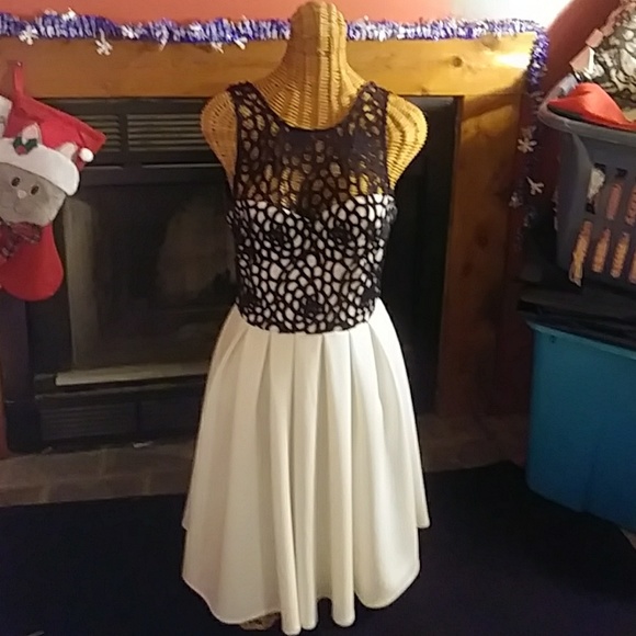 Dress - Picture 2 of 6